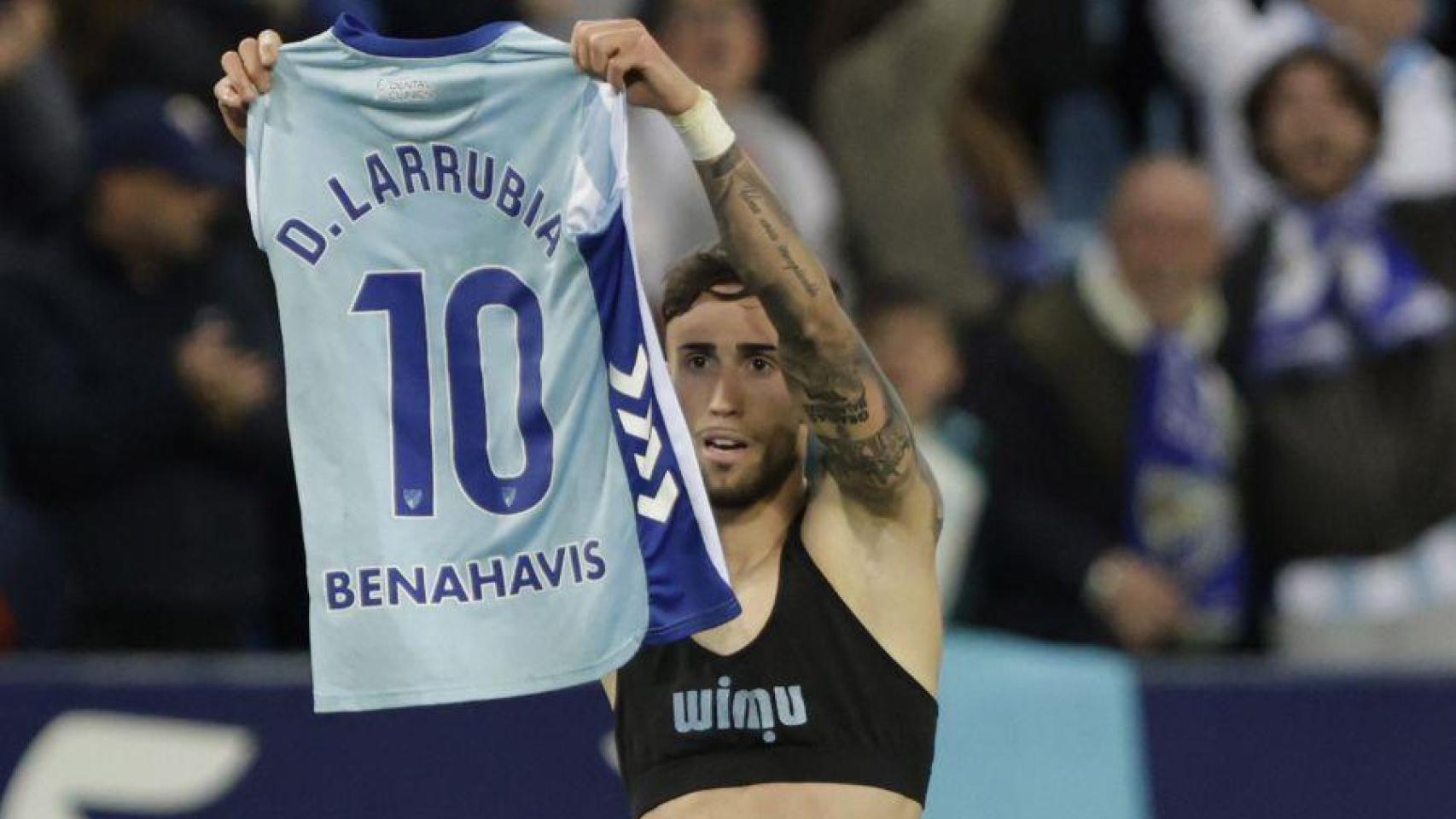 Larrubia celebra el segundo gol del Málaga contra la Cultural Leonesa en La Rosaleda.