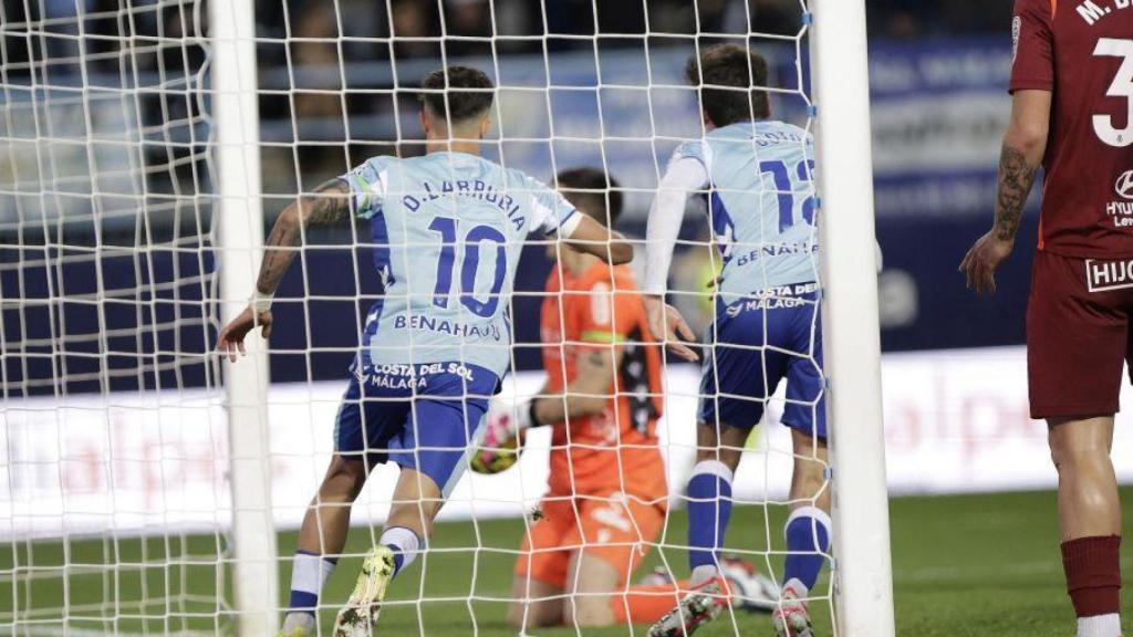 Larrubia anota el gol del empate en el Málaga CF vs. Cultural Leonesa de Segunda División