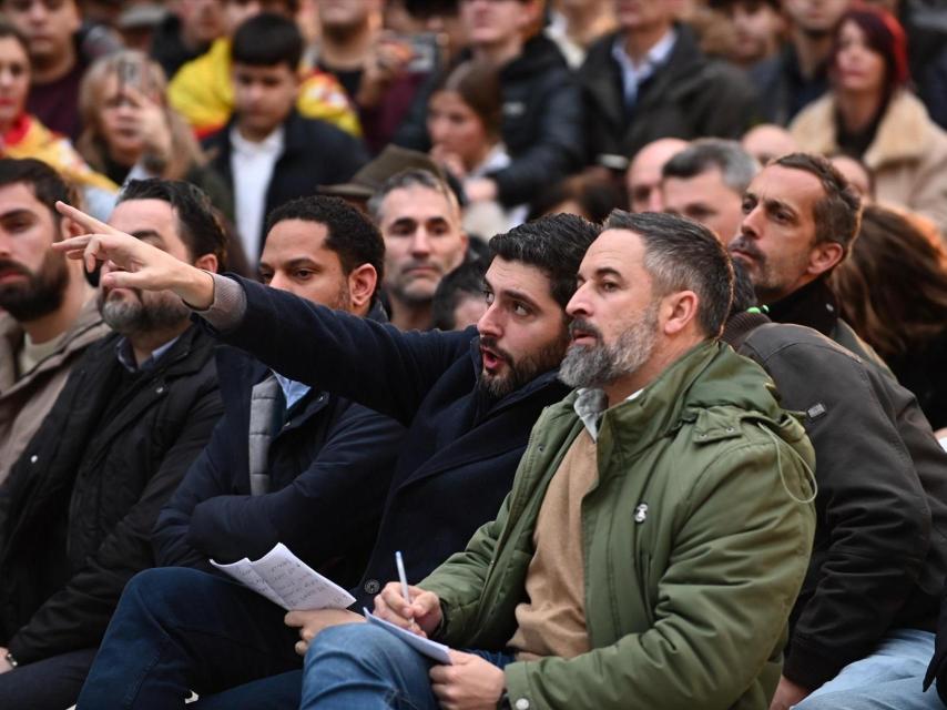 El presidente de Vox, Santiago Abascal, junto a Alejandro Nolasco, el 6 de febrero de 2026, en Zaragoza.