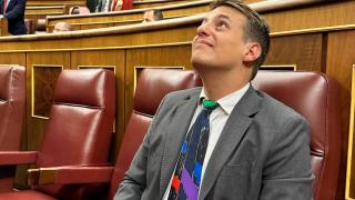 Jorge Pueyo en su primer día en el Congreso con la corbata de José Antonio Labordeta.