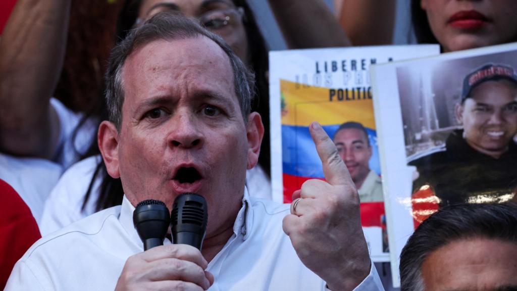 Juan Pablo Guanipa se dirige a los opositores venezolanos este domingo tras ser excarcelado.