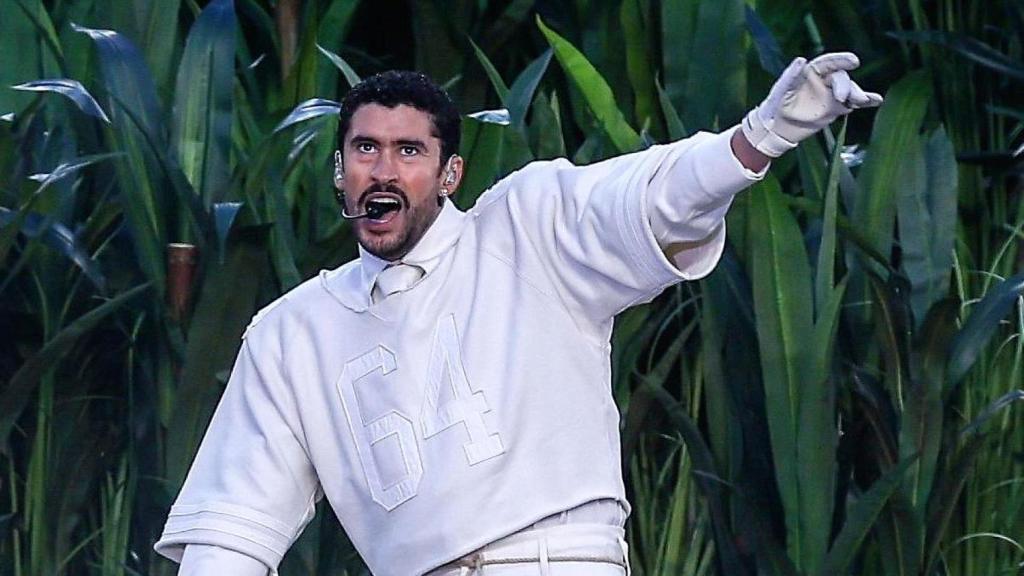 Bad Bunny durante el 'show' de medio tiempo de la Super Bowl.