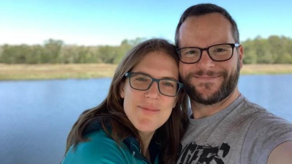 Katie y Alan Donegan, la pareja que ha conseguido adelantar su jubilación a los 35 y 40 años.