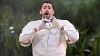 Bad Bunny no se olvida de España y viste de Zara en la Super Bowl, un 'show' marcado por los guiños a la cultura latina