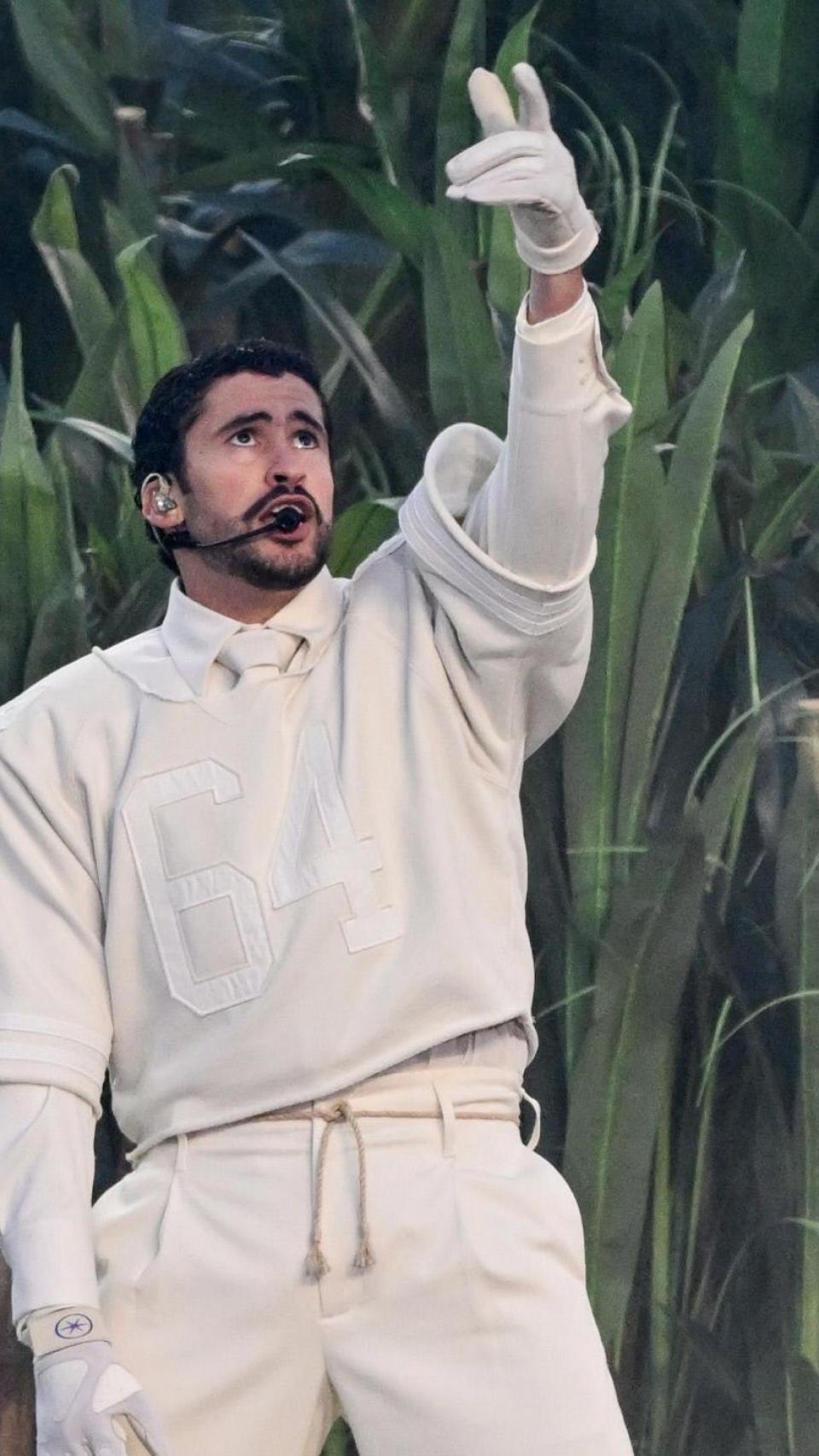 El look de Zara de Bad Bunny.