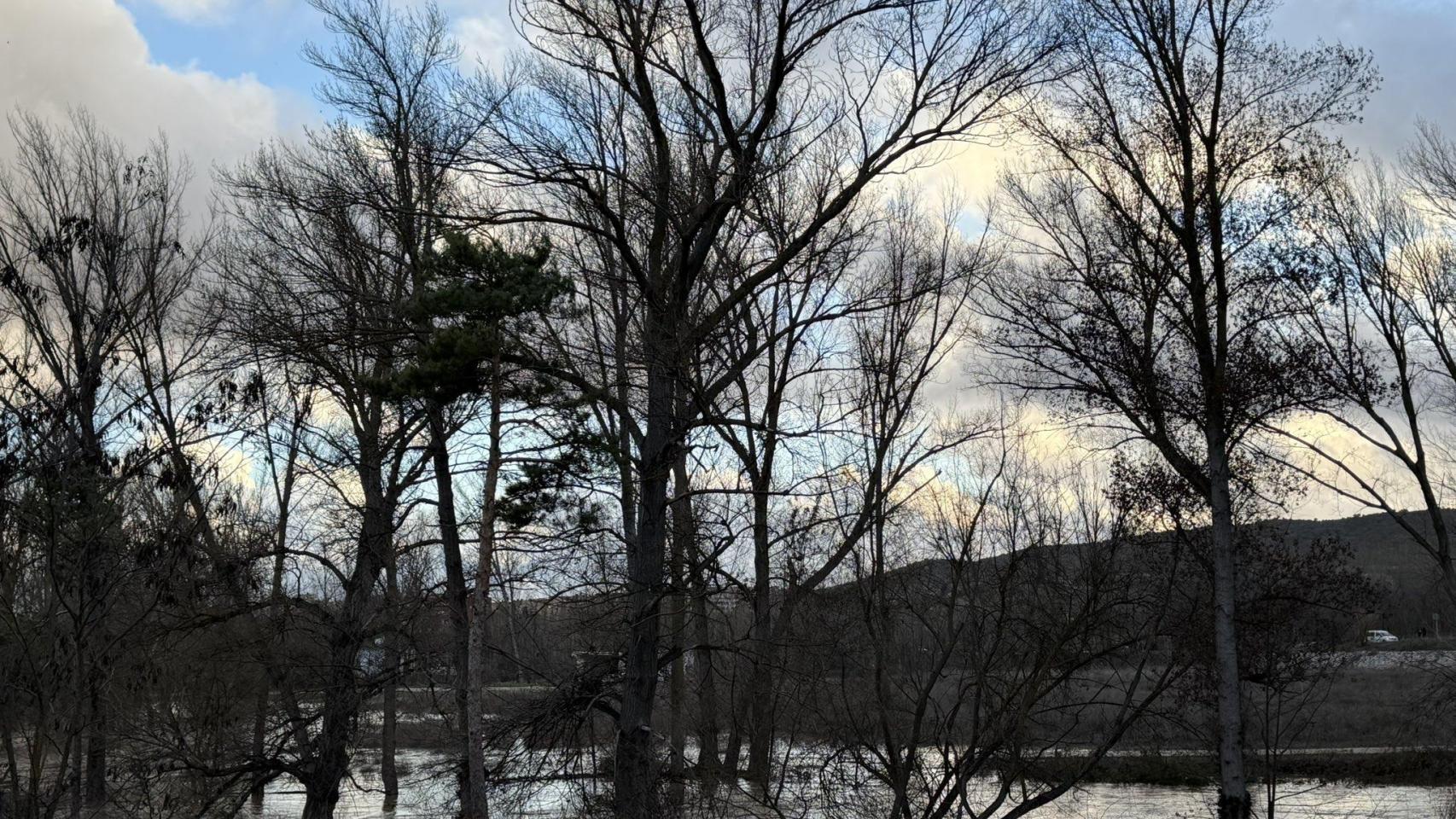 Imagen de la crecida del caudal del río Júcar a su paso por Cuenca.
