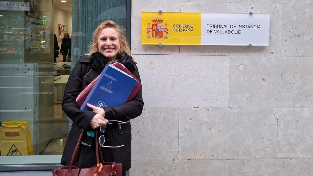 Imagen de Polonia Castellanos a las puertas del juzgado.