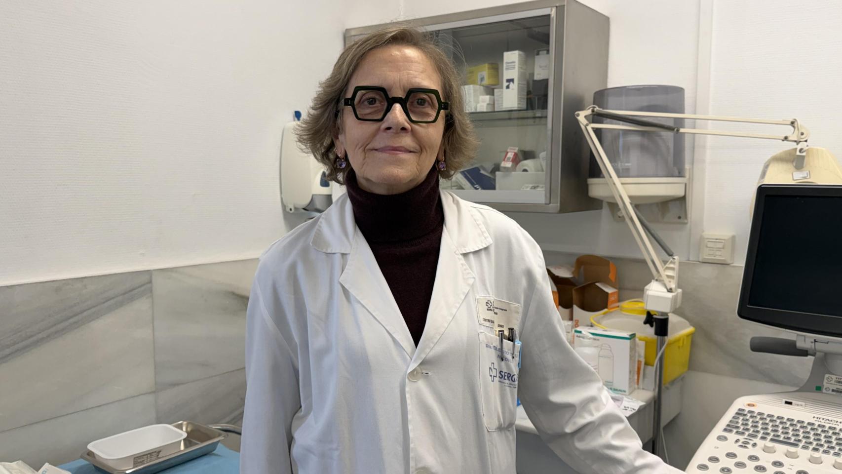 La doctora María José Veleiro en su consulta en el Centro de Salud San José de A Coruña