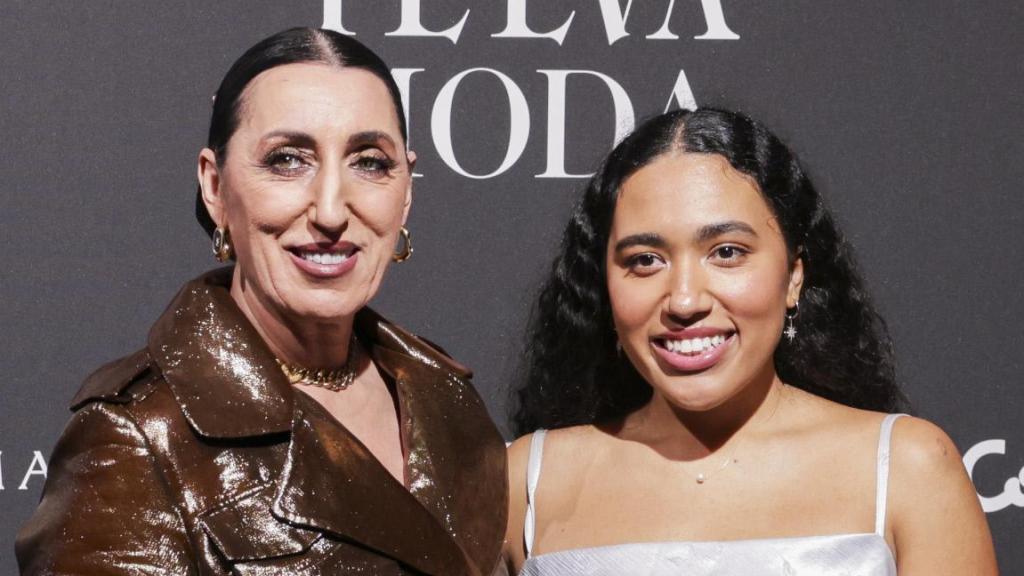 Rossy de Palma y su hija Luna en un acto público.