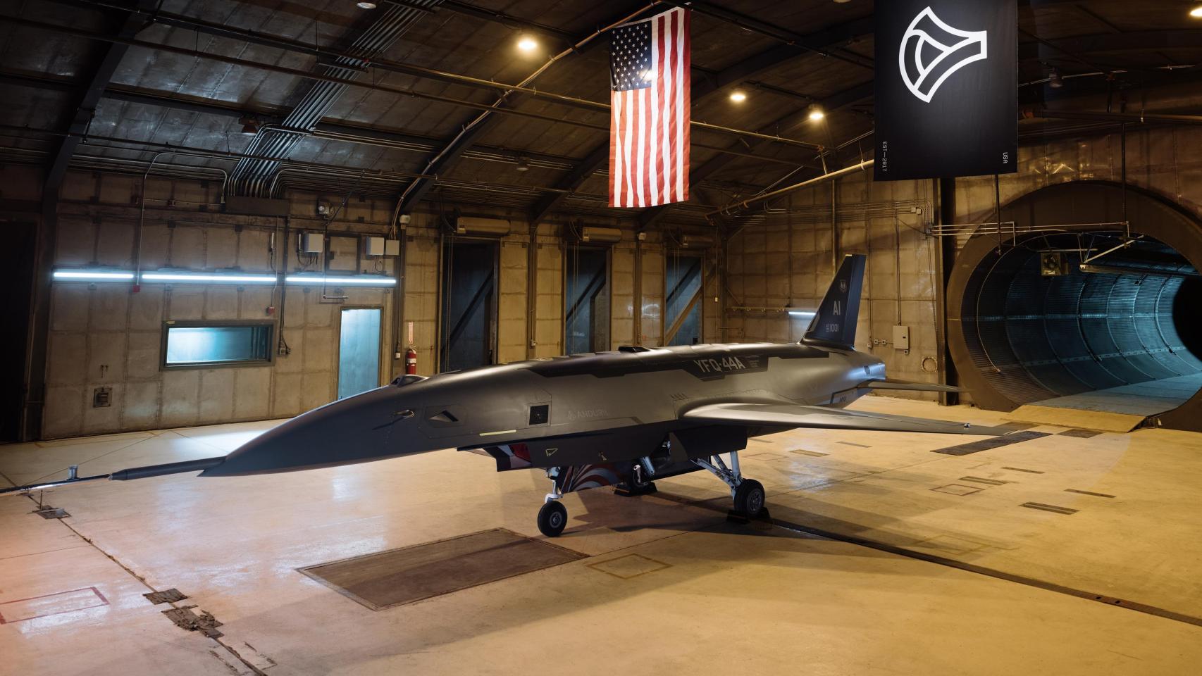 YFQ-44 en unas instalaciones de prueba aerodinámica