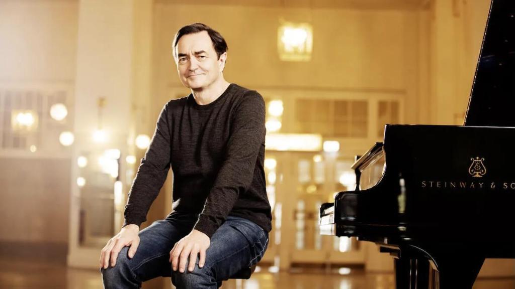 El pianista francés Pierre-Laurent Aimard. Foto: Julia Wesely