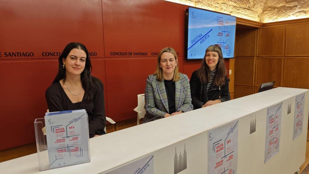 Míriam Louzao en la presentación del festival junto con Antía Muíño y Su Garrido Pombo