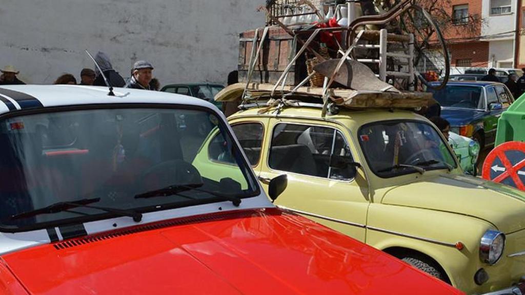 Exposición de vehículos clásicos en Tarancón.