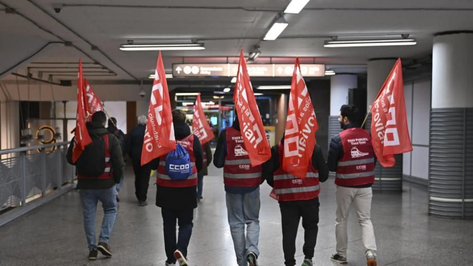 Los sindicatos logran de Puente 3.600 plazas en Renfe y Adif y un 40% ...