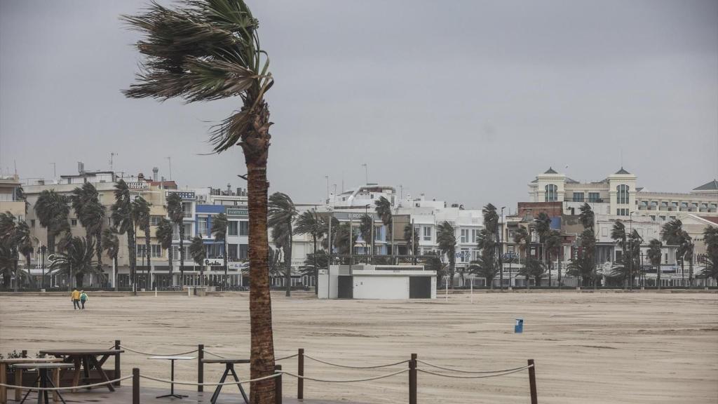 Imagen de archivo del temporal de viento en Valencia. Rober Solsona/Europa Press