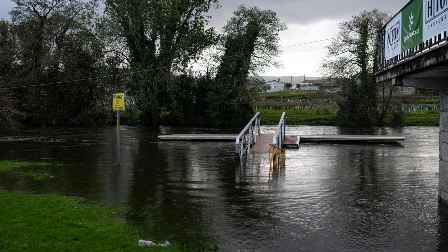 Imagen de archivo de la inundación del Club Náutico O Muiño en Ribadumia