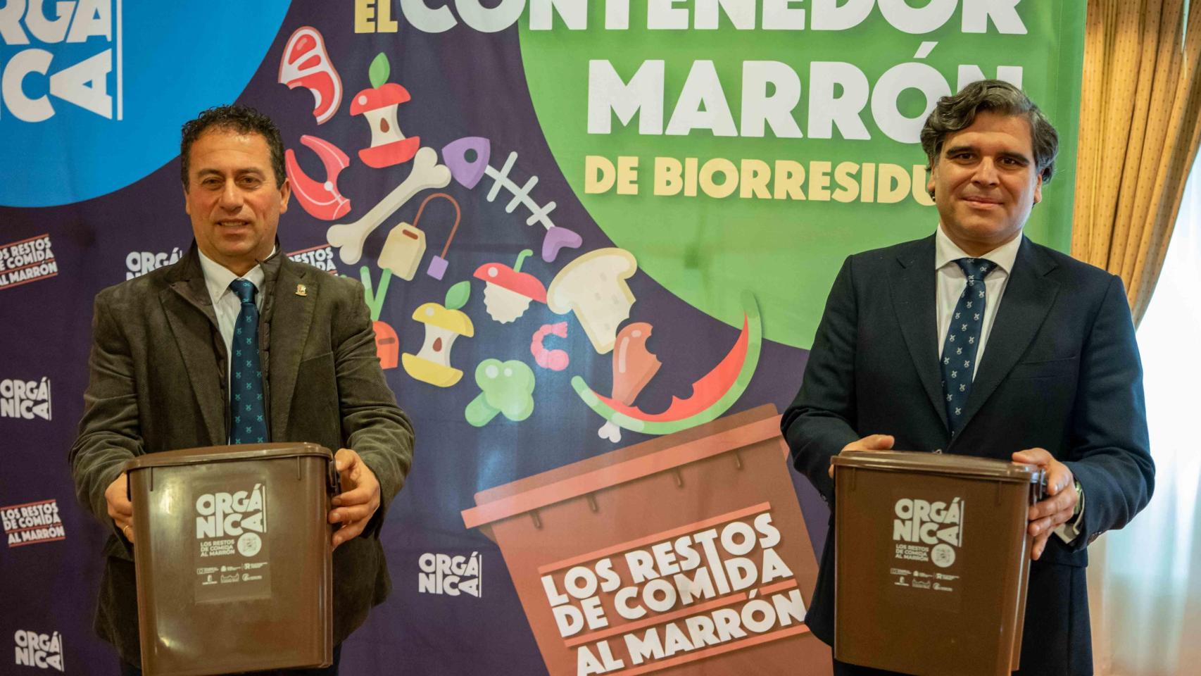 Carlos Villajos (i) y José Manuel Labrador (d), presidente y gerente del Consorcio de Residuos Sólidos Urbanos (RSU) de Ciudad Real.
