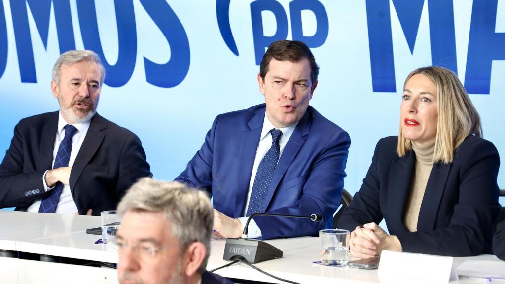 Alfonso Fernández Mañueco, junto a los ganadores de las elecciones en Aragón y Extremadura, Jorge Azcón y María Guardiola