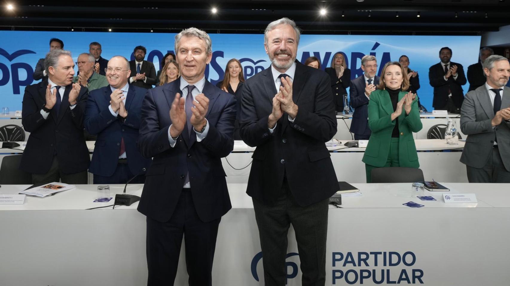 Alberto Núñez Feijóo y Jorge Azcón, en la Junta Directiva Nacional del PP