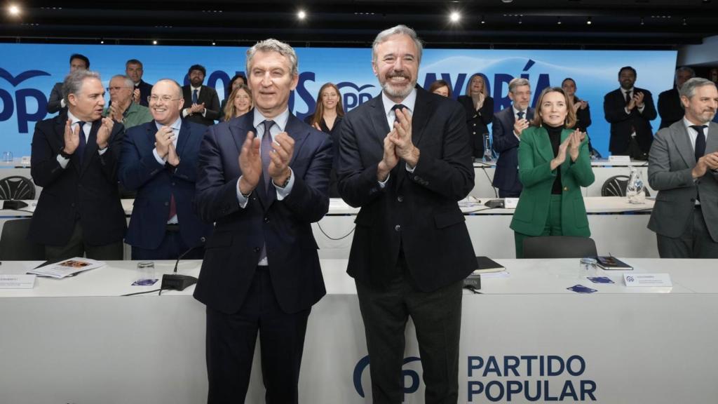 Alberto Núñez Feijóo y Jorge Azcón, en la Junta Directiva Nacional del PP