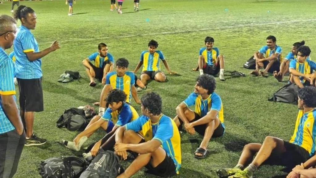 Los jugadores del Valencia, de Maldivas, durante un entrenamiento.