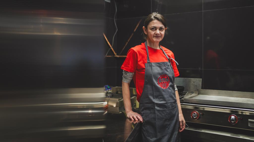 Mónica Iglesias en la cocina de Gozar en La Gloria.