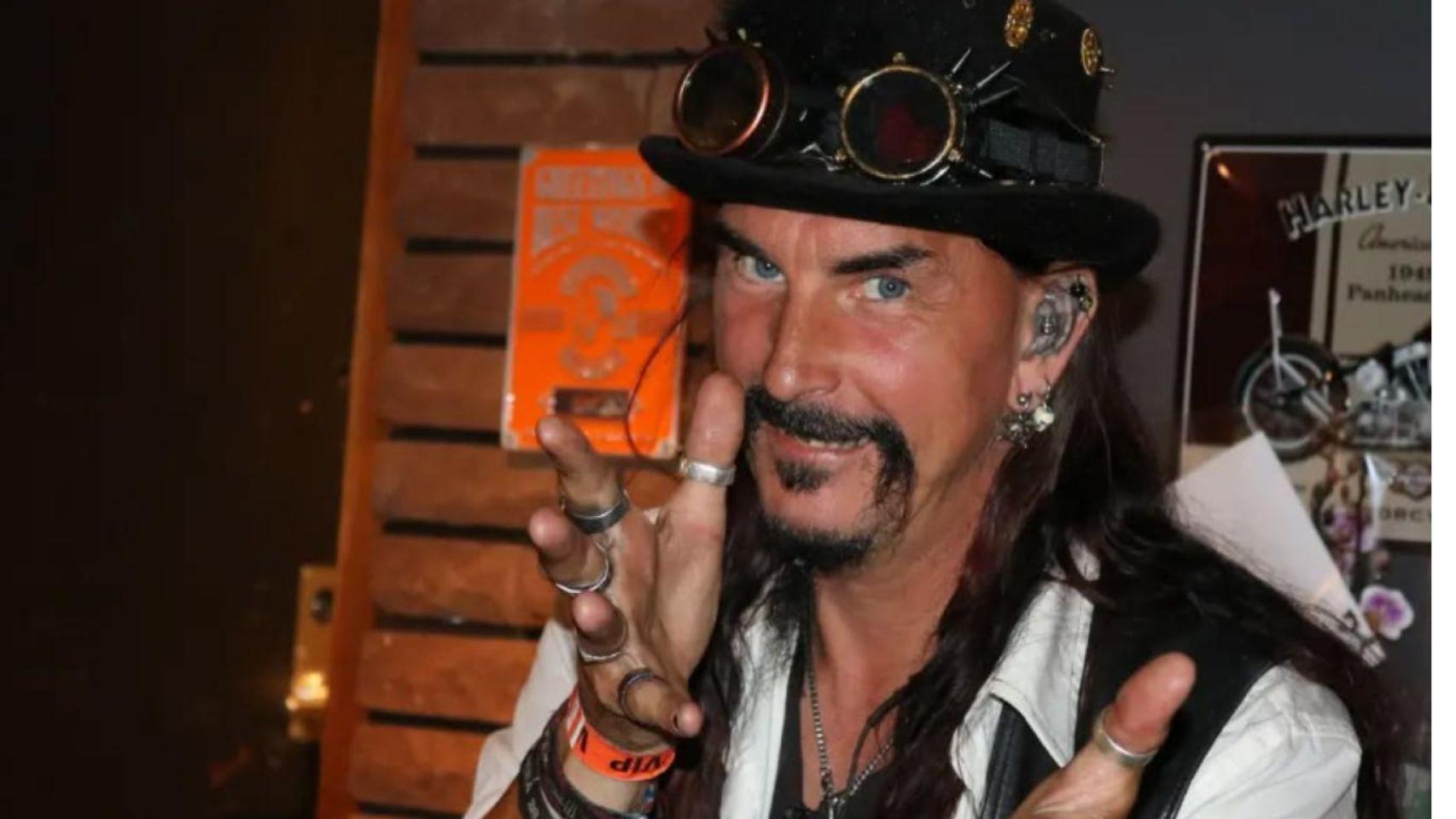 Roger Tullgren, trabajador sueco adicto al 'heavy metal'.