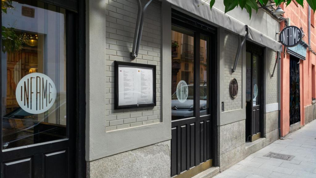 La fachada de Infame.