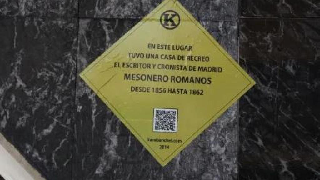 Placa colocada por el autor del blog en 2014 en la antigua casa de recreo de Mesonero Romanos en Carabanchel Alto como parte de una iniciativa propia.