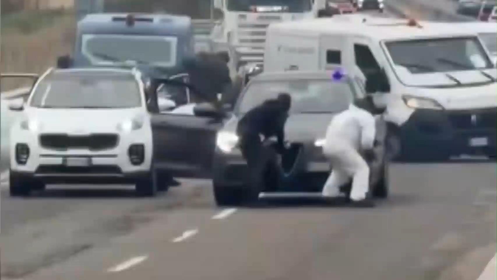 Vídeo | Así ha sido el asalto de película que se ha vivido en una carretera italiana