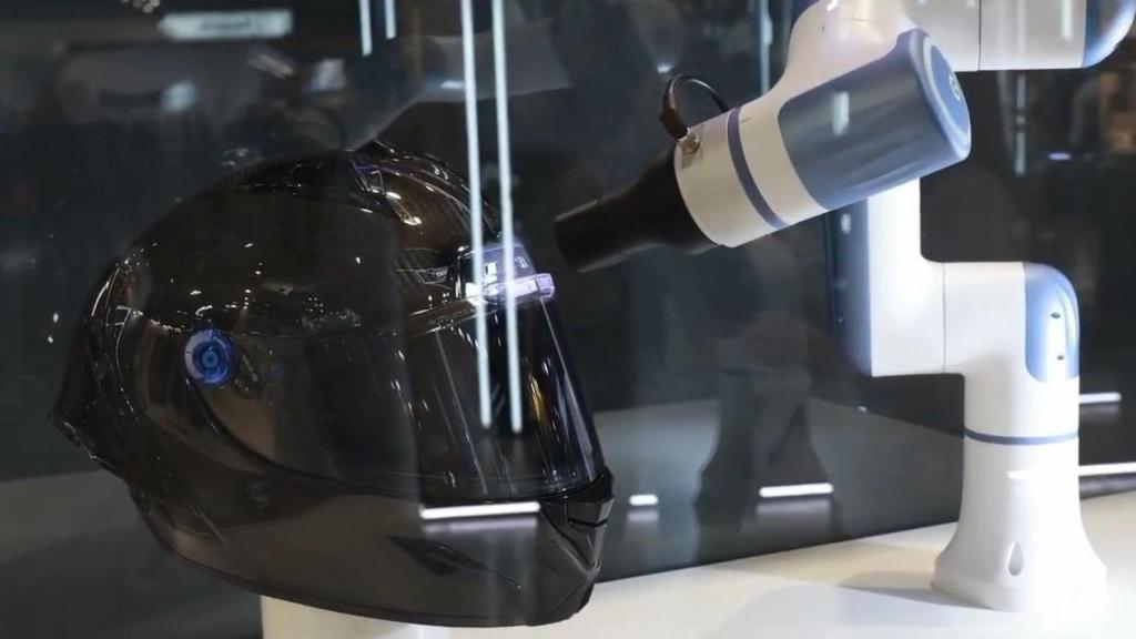 Shark Helmets presenta su visera IRID