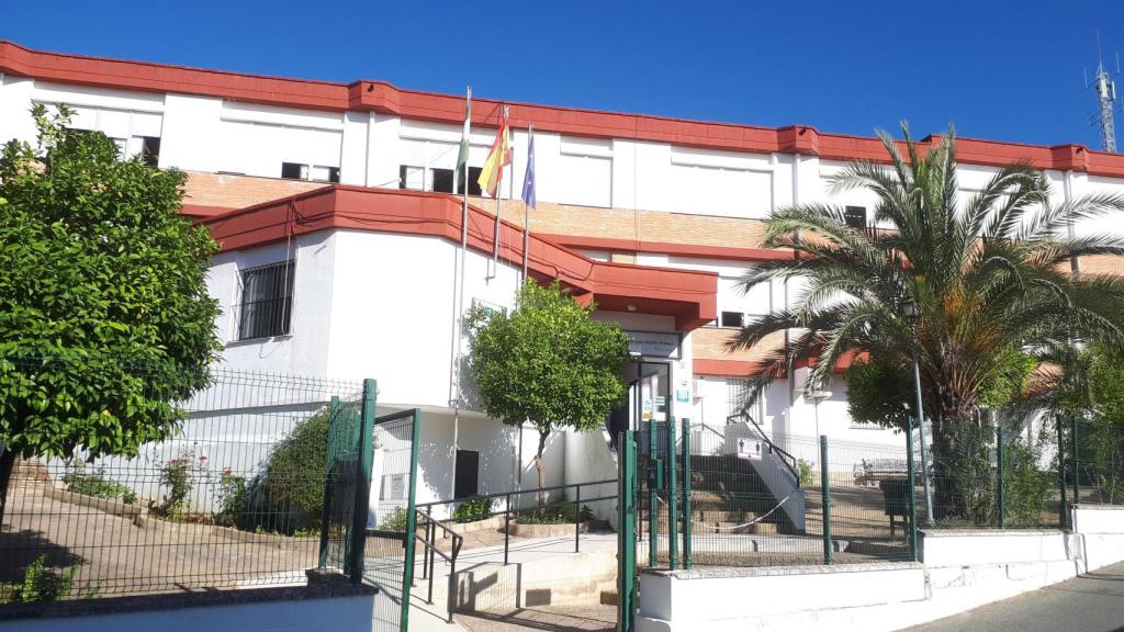 El CEIP Peña Luenga, en El Castillo de las Guardas, uno de los centros afectados por el cierre.