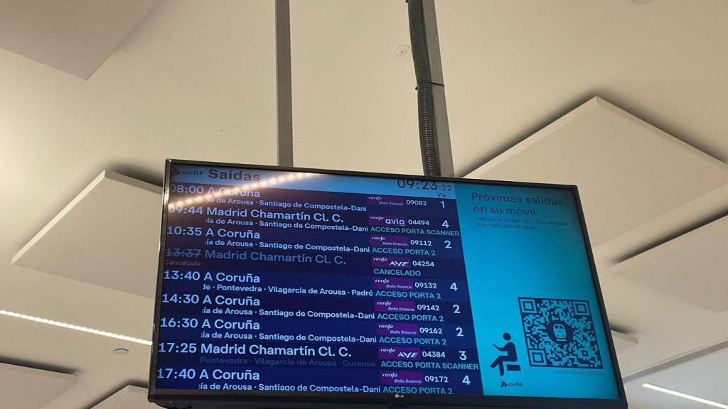 Pantalla informativa de Renfe en Vigo, a 9 de febrero de 2026.