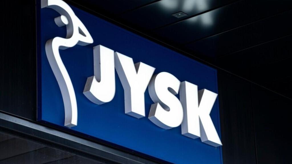 Cartel exterior de una tienda Jysk