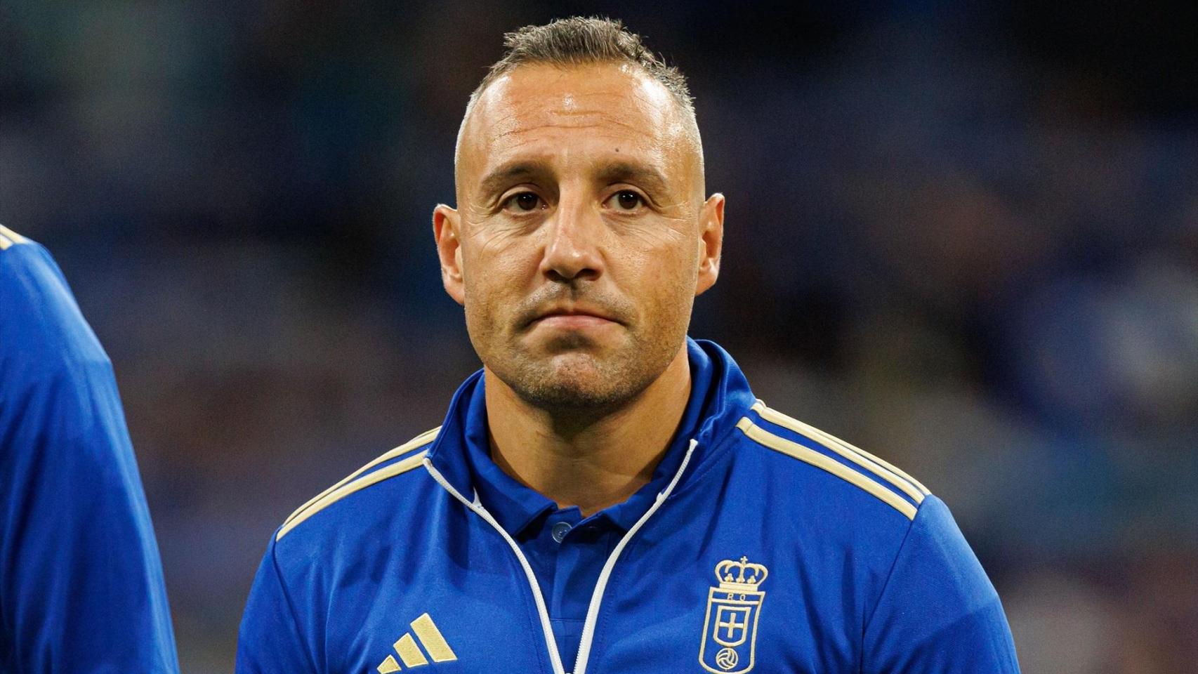 Santi Cazorla, antes de un partido de La Liga con el Real Oviedo