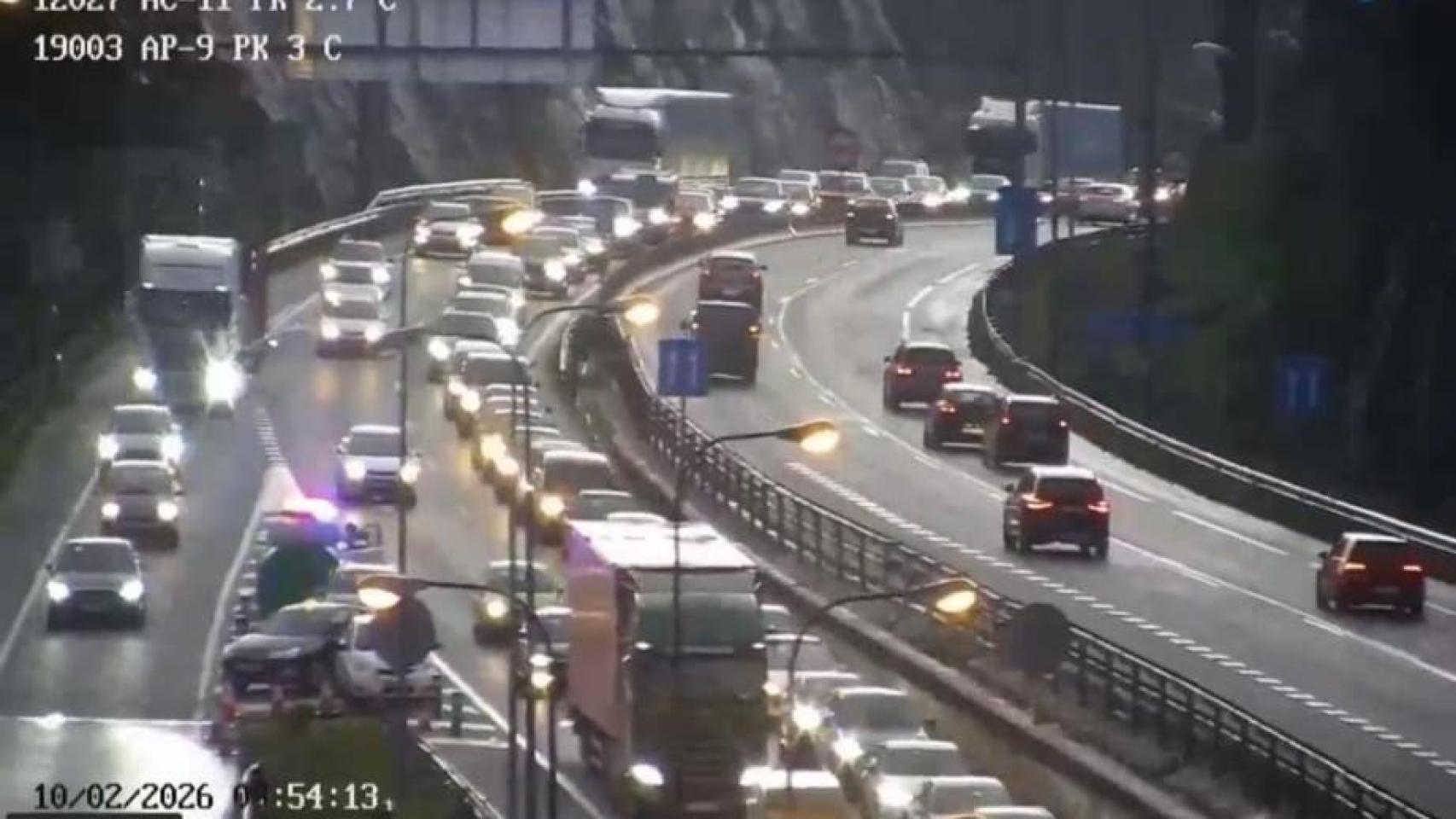 Un accidente genera retenciones en la AP-9 a la entrada de A Coruña a la salida de Elviña