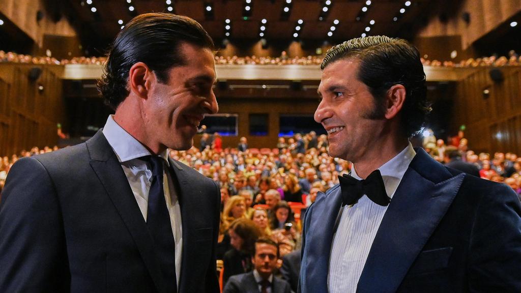 Los toreros Alejandro Talavante y Morante de La Puebla durante la presentación de los carteles.