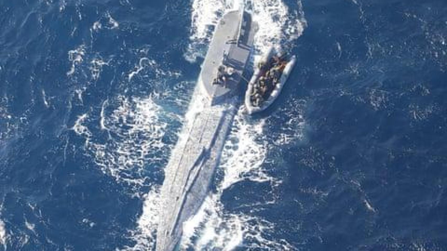 Imagen aérea del narcosubmarino interceptado en una operación conjunta de EEUU y Colombia.