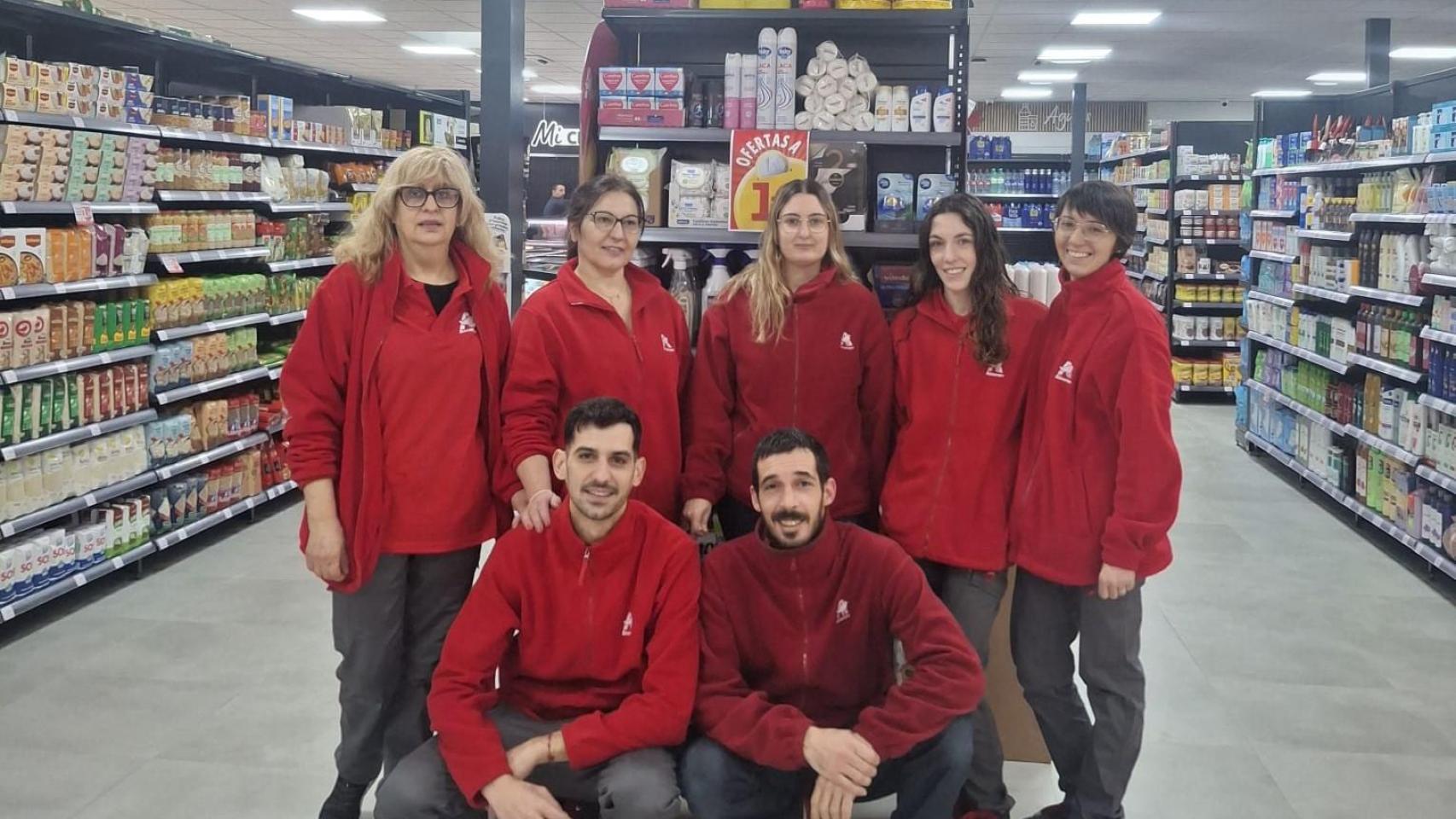 Plantilla de trabajadores de Alcampo en Casavieja