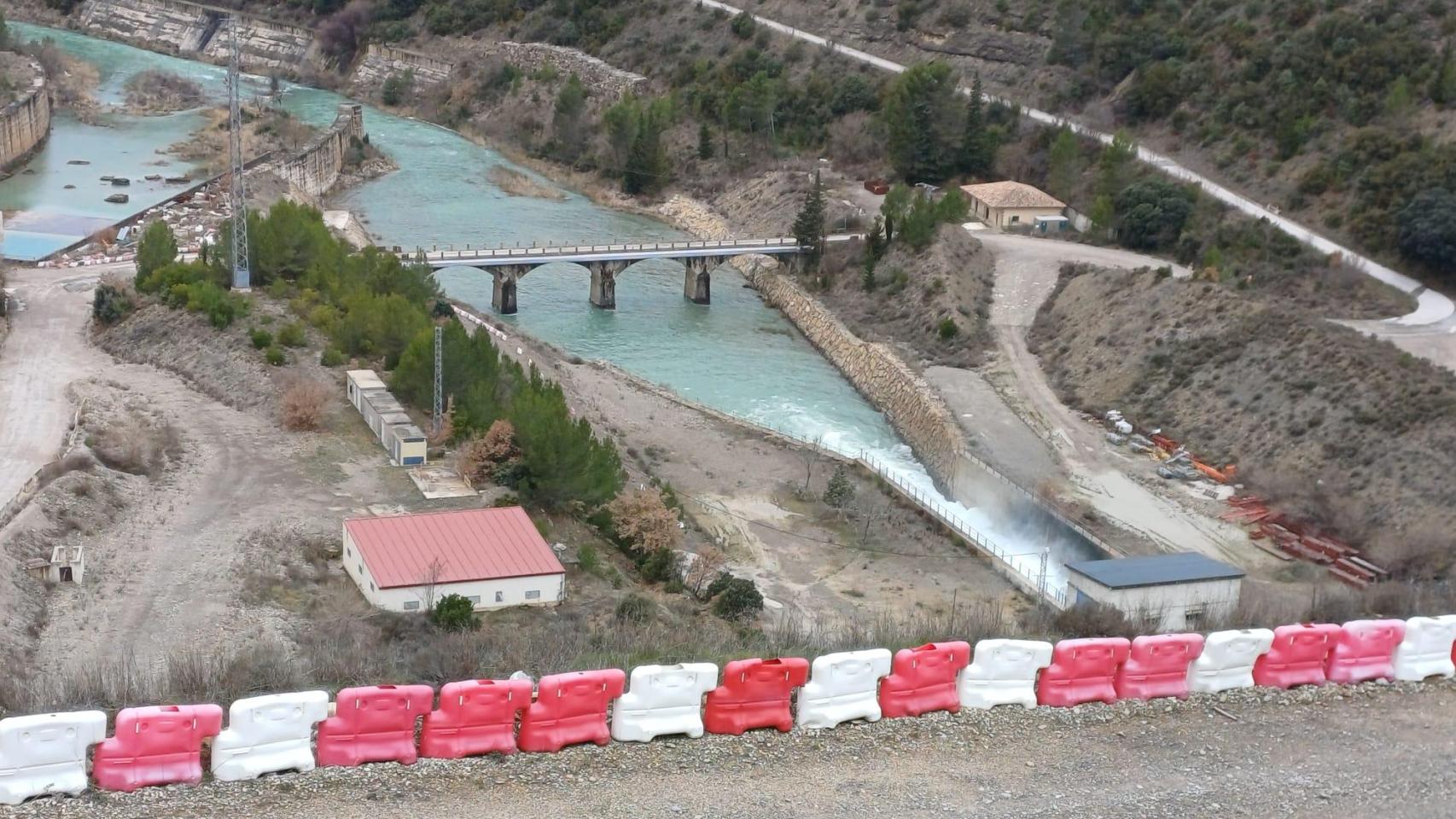 Salida embalse Yesa.