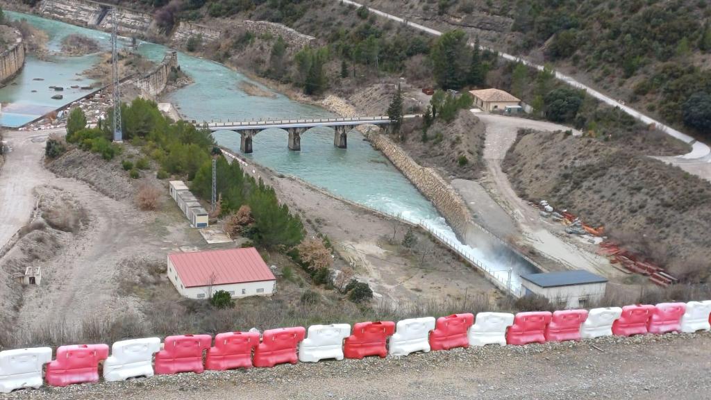 Salida embalse Yesa.