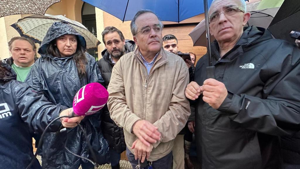 José Julián Gregorio visita la zona más afectada por las inundaciones.