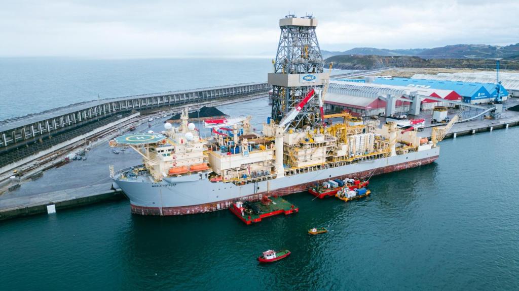 El gigante 'Noble Voyager' en Punta Langosteira.