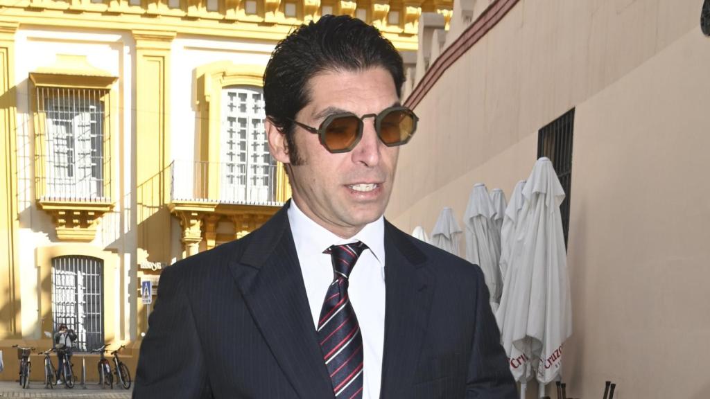 Cayetano Rivera en su última aparición pública, asistiendo a un compromiso familiar en Sevilla.