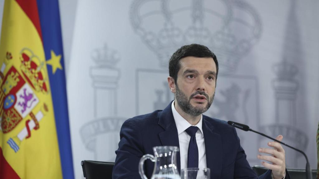 El ministro de Derechos Sociales, Consumo y Agenda 2030, Pablo Bustinduy, en rueda de prensa este martes tras el Consejo de Ministros.