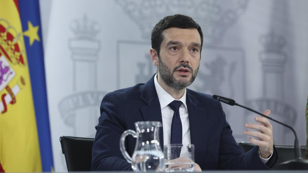 El ministro de Derechos Sociales, Consumo y Agenda 2030, Pablo Bustinduy, tras un Consejo de Ministros.