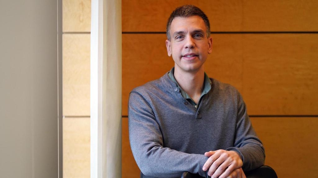 Arturo Álvarez Podhorecka en su despacho de las oficinas de Renting Finders