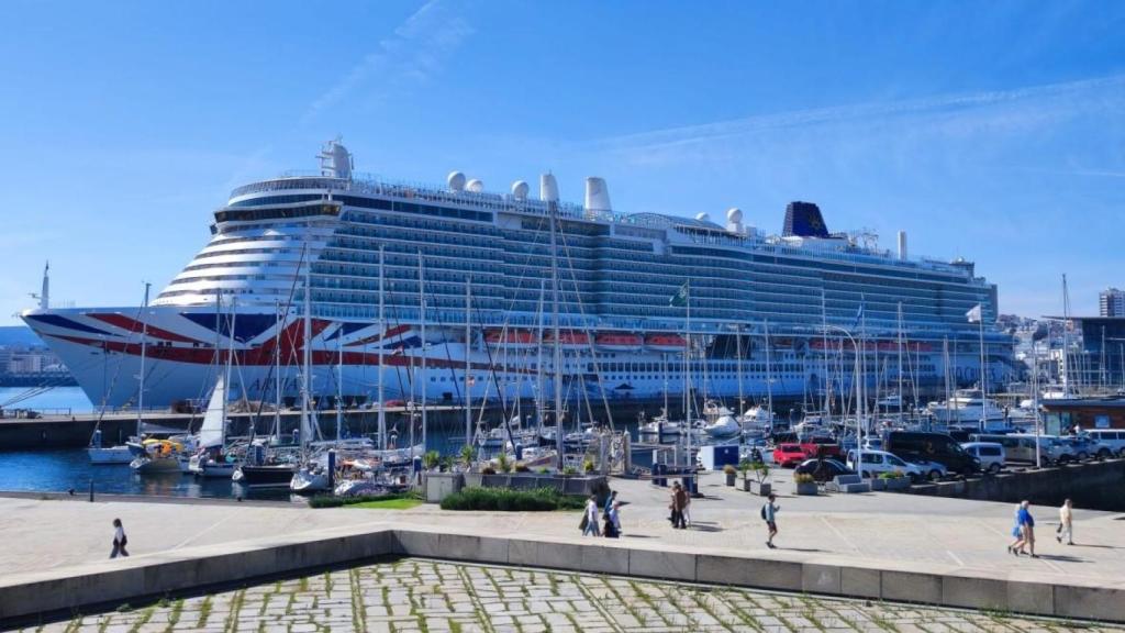 Un crucero en el puerto.