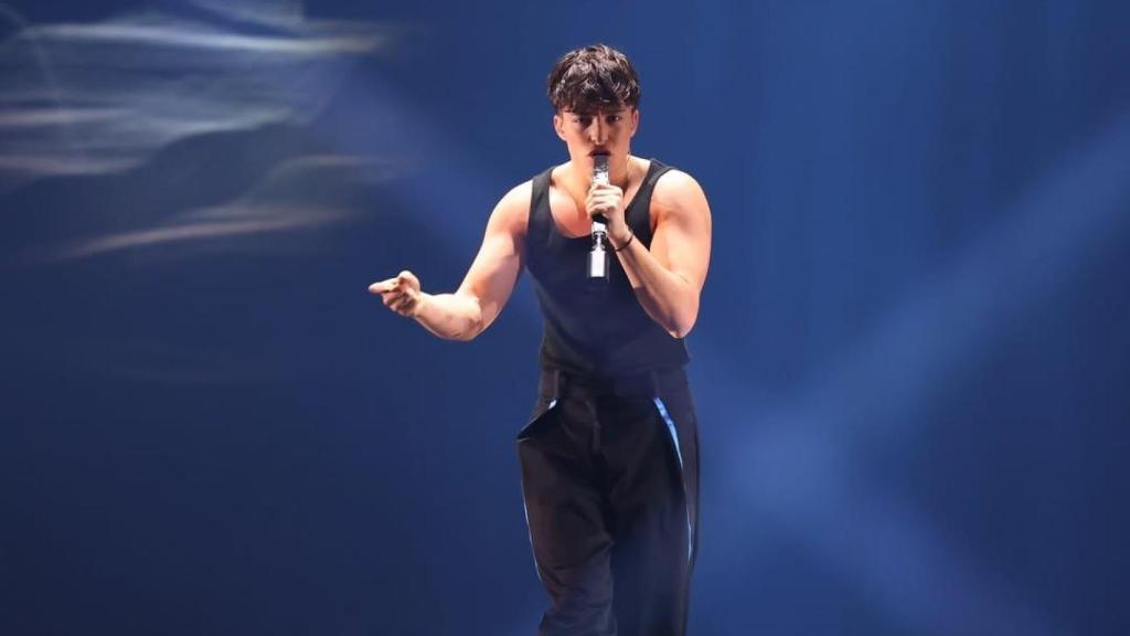 Izan Llunas en el primer ensayo de la semifinal del Benidorm Fest 2026.