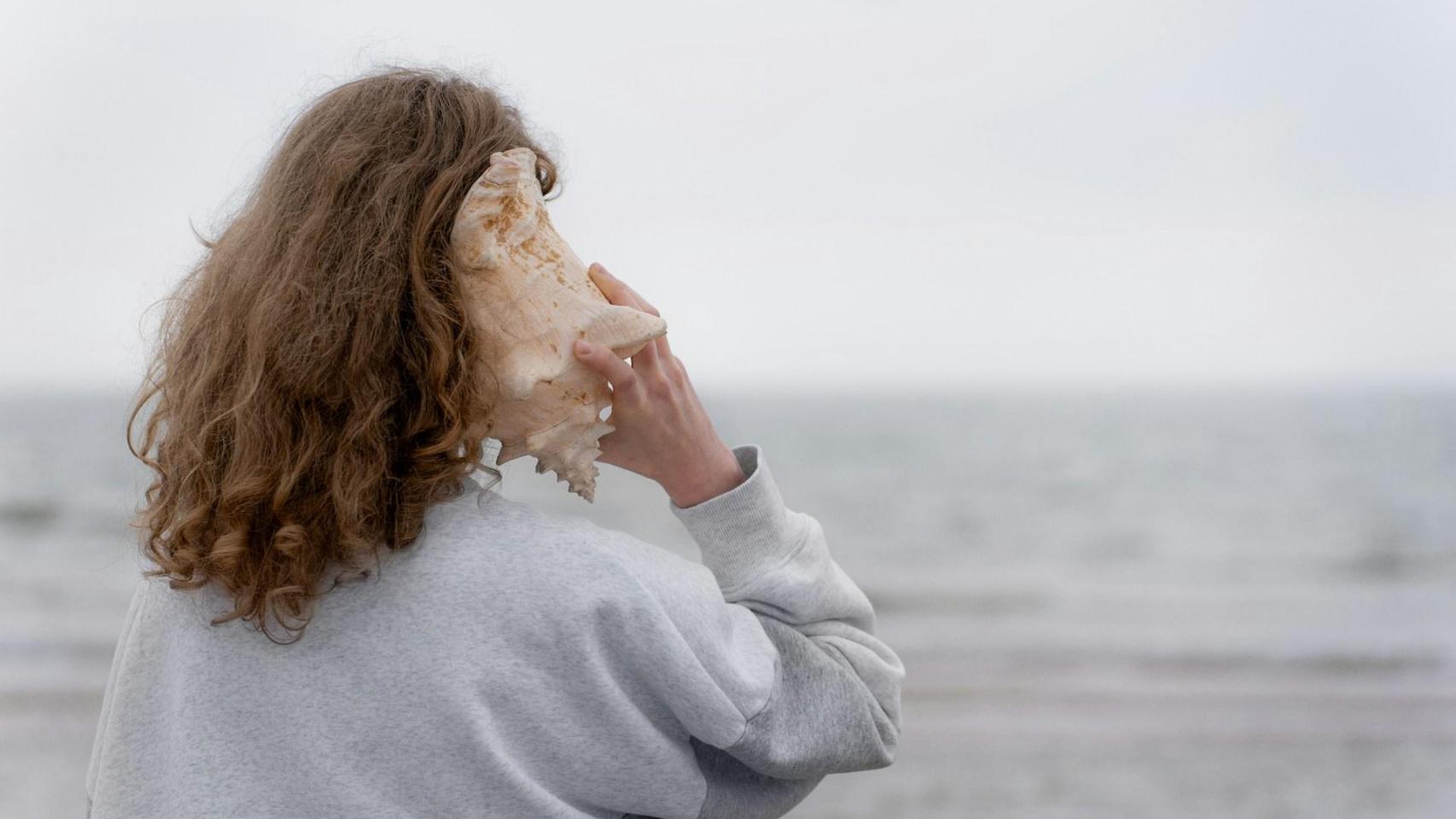 Las mujeres escuchan mejor que los hombres, según la revista Nature.